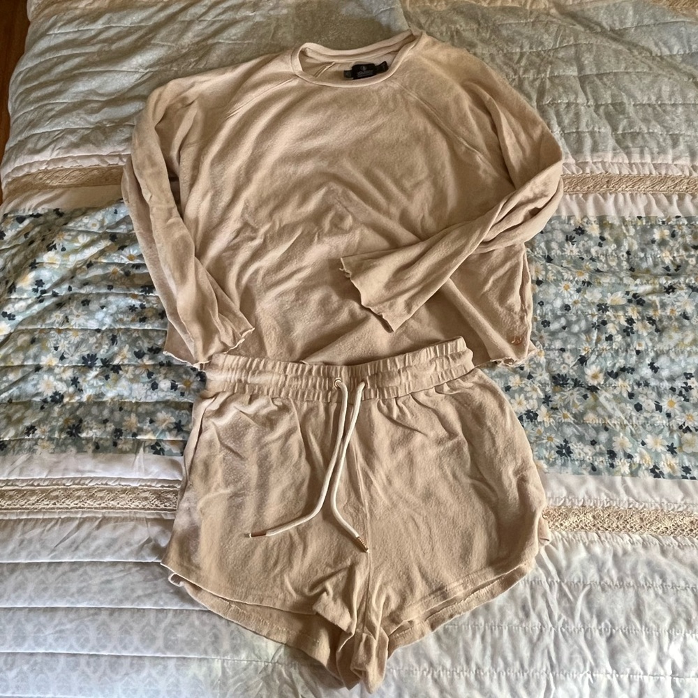 Volcom Cream Sweatsuit